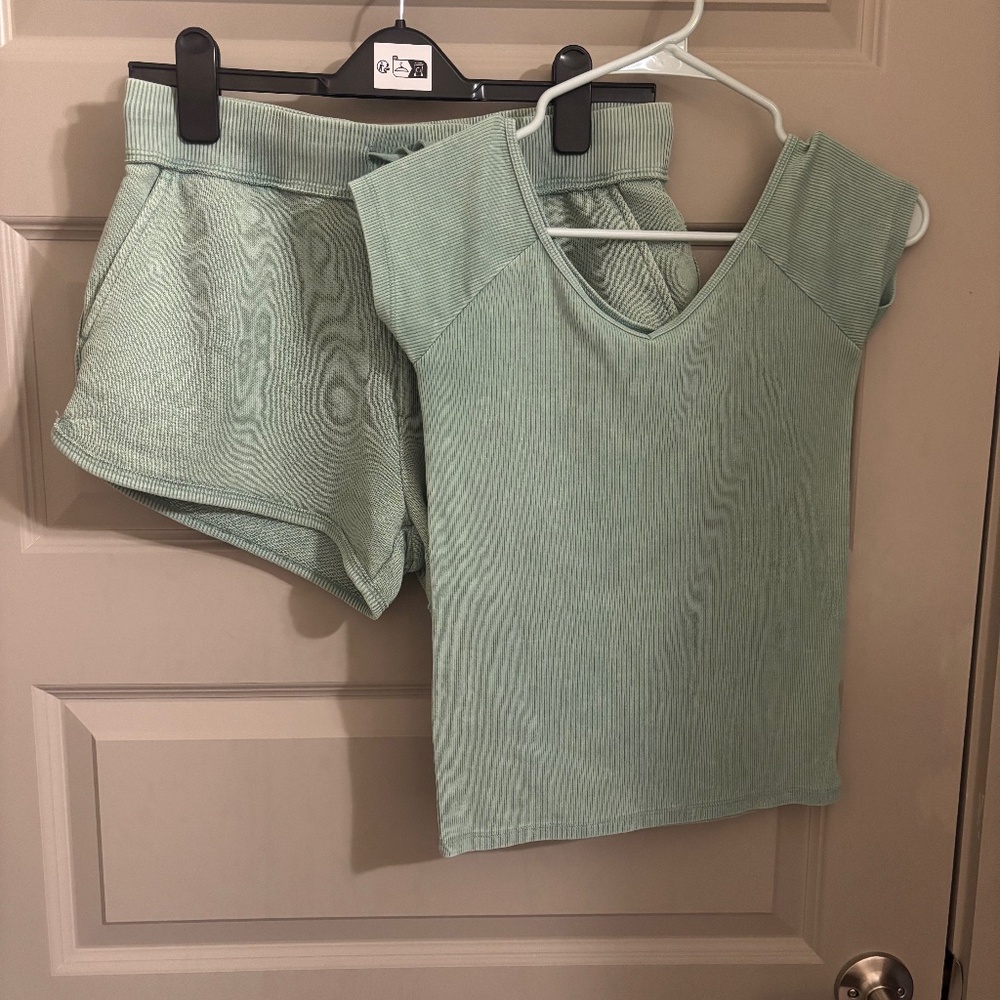 American Eagle Green Short Set